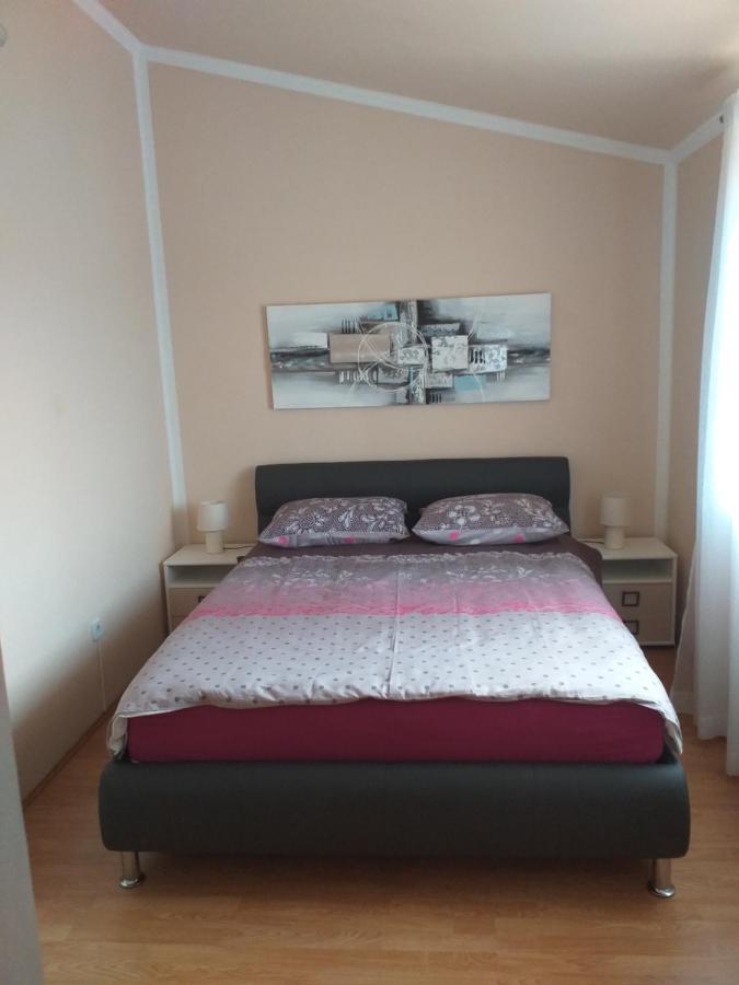Villa Michelle Karojba Екстер'єр фото