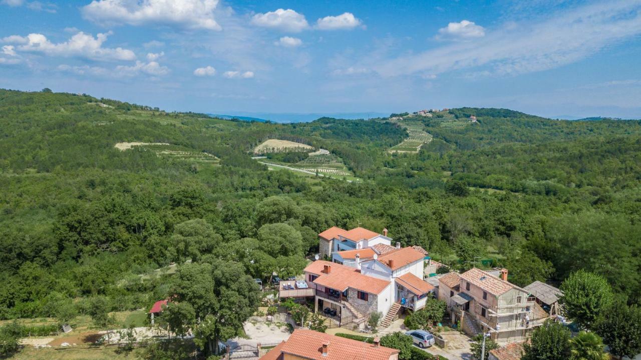 Villa Michelle Karojba Екстер'єр фото