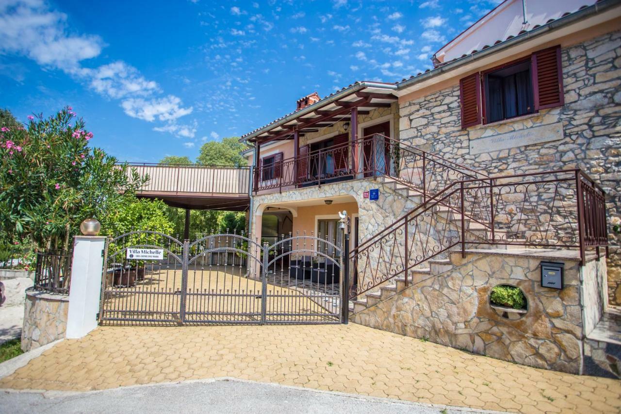 Villa Michelle Karojba Екстер'єр фото